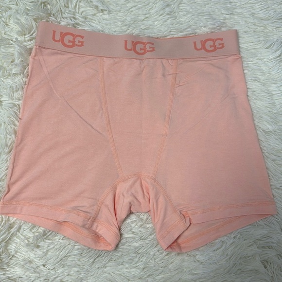 UGG Alexiah Boy Short - Picture 1 of 4